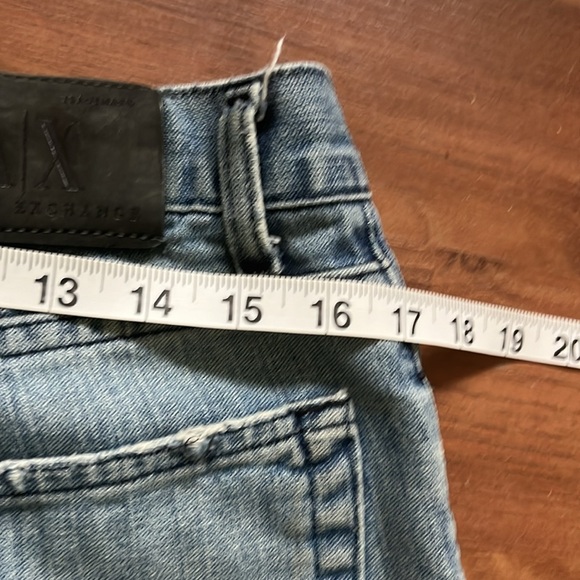 Woman’s Armani Exchange Distress Style Jeans Lightwash Size 34 - Picture 10 of 12